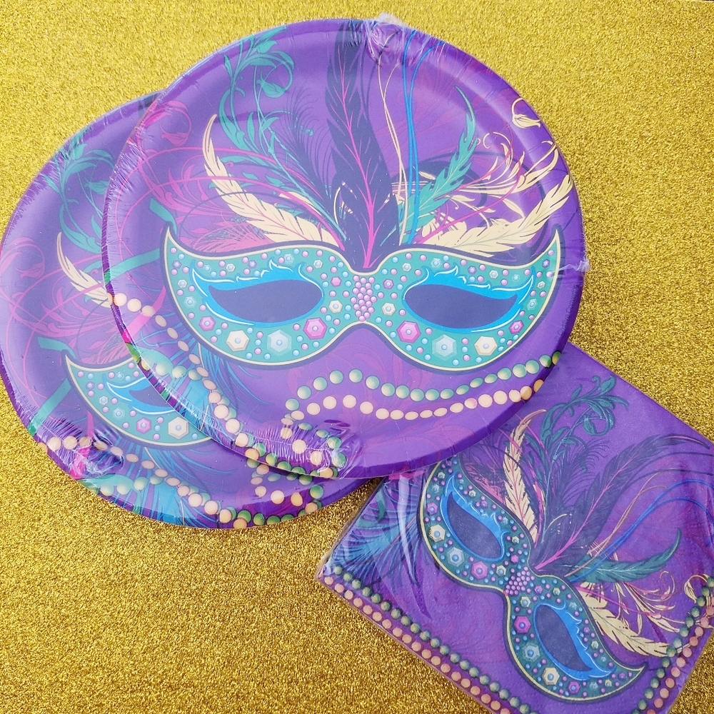 Cocktail Set‎ of 16 Plates and 16 Napkins
